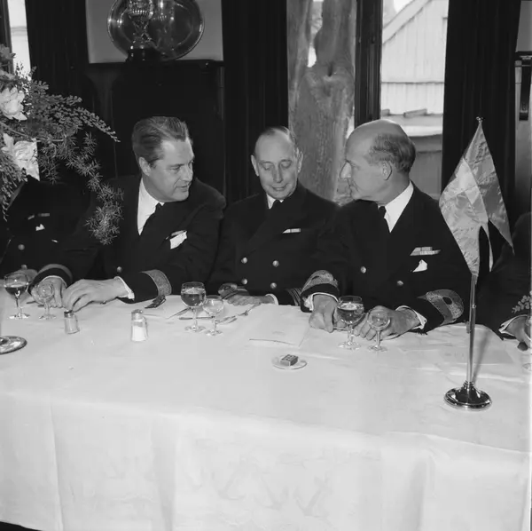 Valen sjösättningsmiddag på off.mässen