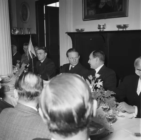 Valen sjösättningsmiddag på off.mässen