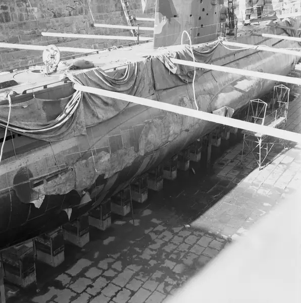 Ubåt U1 skador i bordläggn.