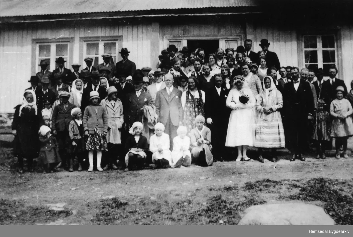 Bryllaupet til Helga, fødd aalstveit, og Mekkel Hustad i 1932.