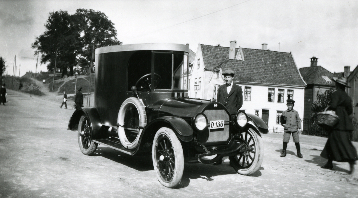 Bil fra Tiedemann, en Overland fra 1922.