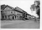 Drottninggatan österut från torget,   Drottninggatan 16  Vänersborg