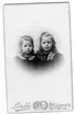 Lidköping. Elisabeth Påhlman, 6år och Margareta Silverhjelm, 7år.