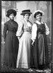 Porträtt av tre kvinnor