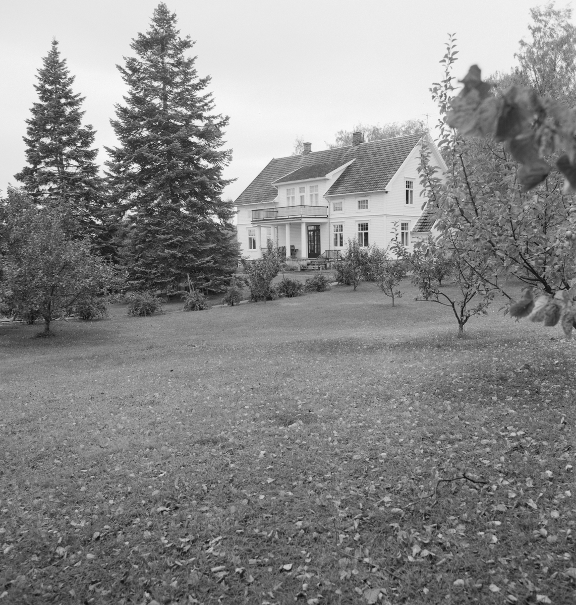 Ringsaker, Furnes, Jessnesvegen 525, Arnkværn Møllestenfabrikk ved Asbjørn Arnkværn, hovedbygningen Gilje,