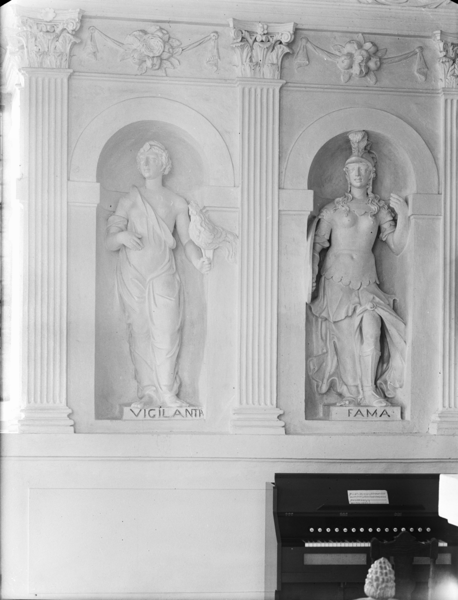 Floda kyrka, interiör och skulptur