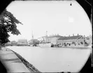 Hamnen Vänersborg. S/S Motala ström och skutan Kronan. 1890 ca.