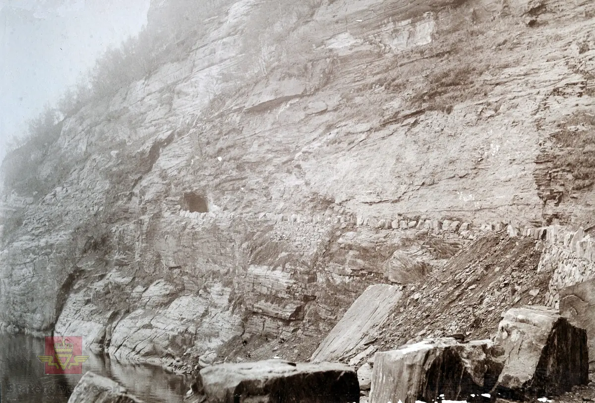 "Veianlæg". "Veianlægget Saude - Storskjær, Stavanger amt 1910 - 1913. Tunnel nr. 3  i  "Bukkaskaaren".