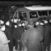 Skolungdomar åker buss till fjällen på 1960-talet.