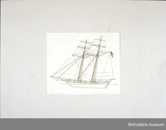 Montering/ram: Passepartout av tunn grå kartong; 55 x 66 cm, Baltimore klipper omkring 1820, de amerikanska klipperskeppens
föregångare.
Övrig historik se UM72.26.001.