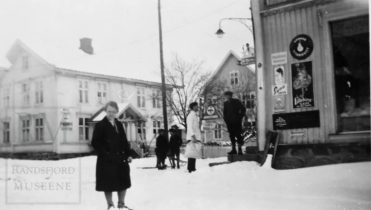 Gateparti fra Gran sentrum. Vassenden vinterstid.