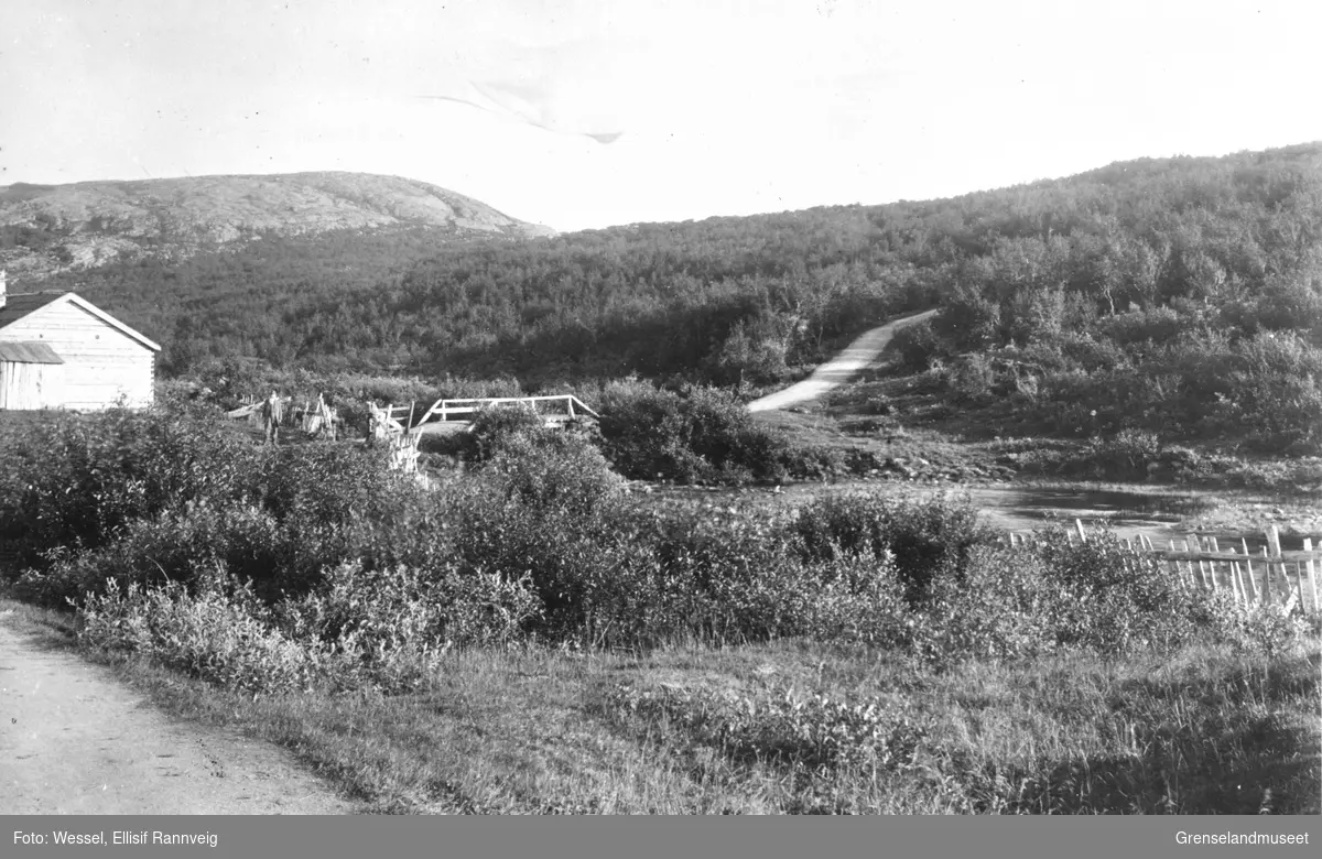 Solheimsvegen med broen over Piselven 1890-årene