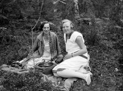 Märta Zetterberg och Margit Krantz, Lillsunda, Uppsala-Näs s