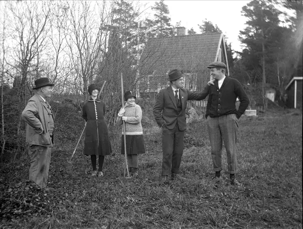 Trädgårdsarbete på Lillsunda, Uppsala-Näs socken, Uppland 19