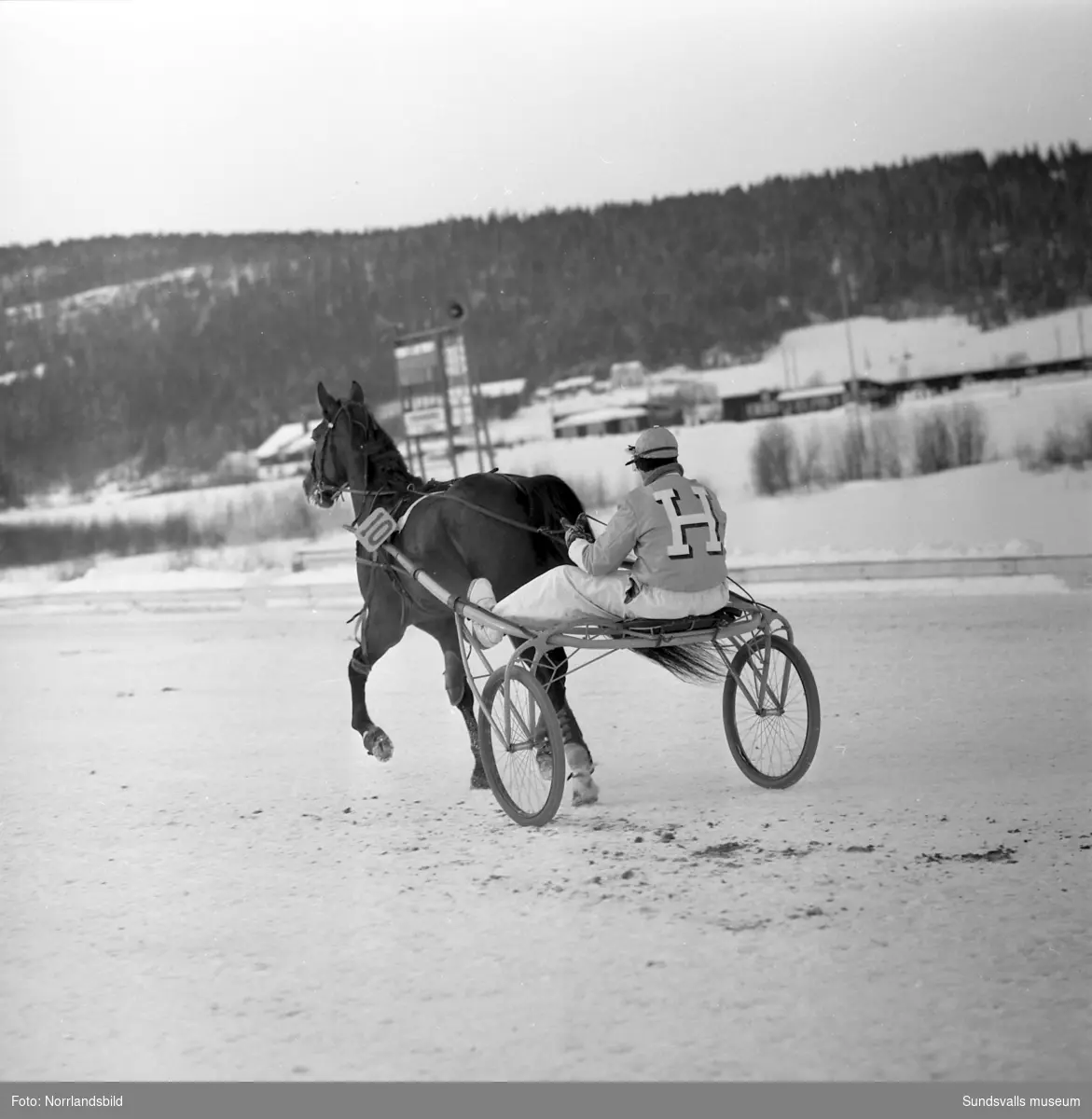 Årspremiär på Bergsåkerstravet.