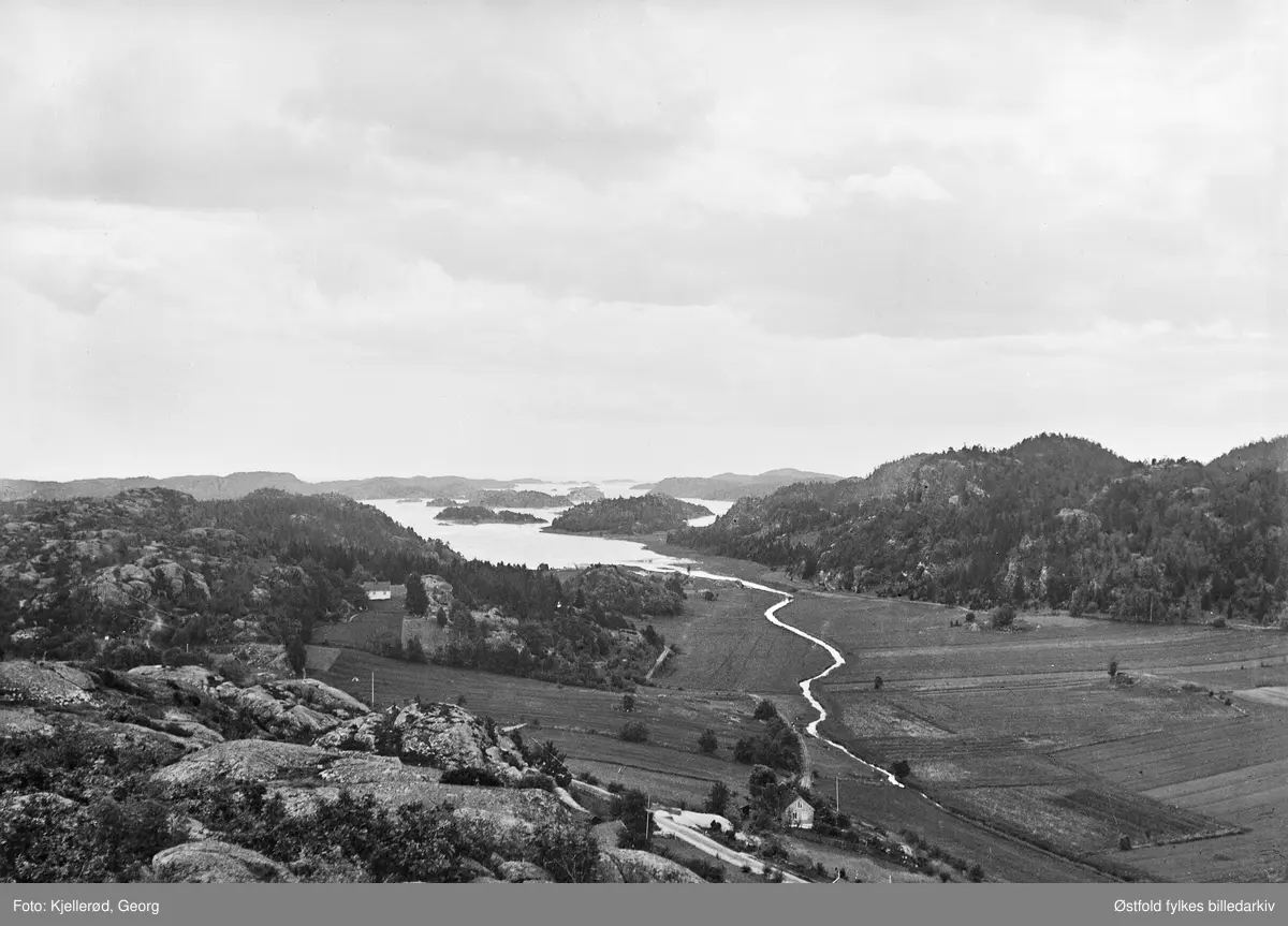 Utsiktsbilde over kystlandskap i nærheten av Sandefjord.