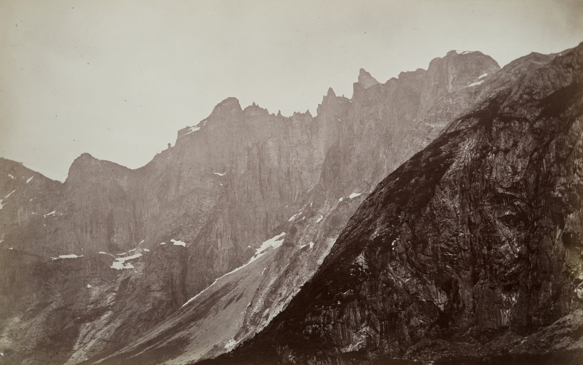 "Troldtinderne" Trolltindene. Romsdalen. Fjellandskap.