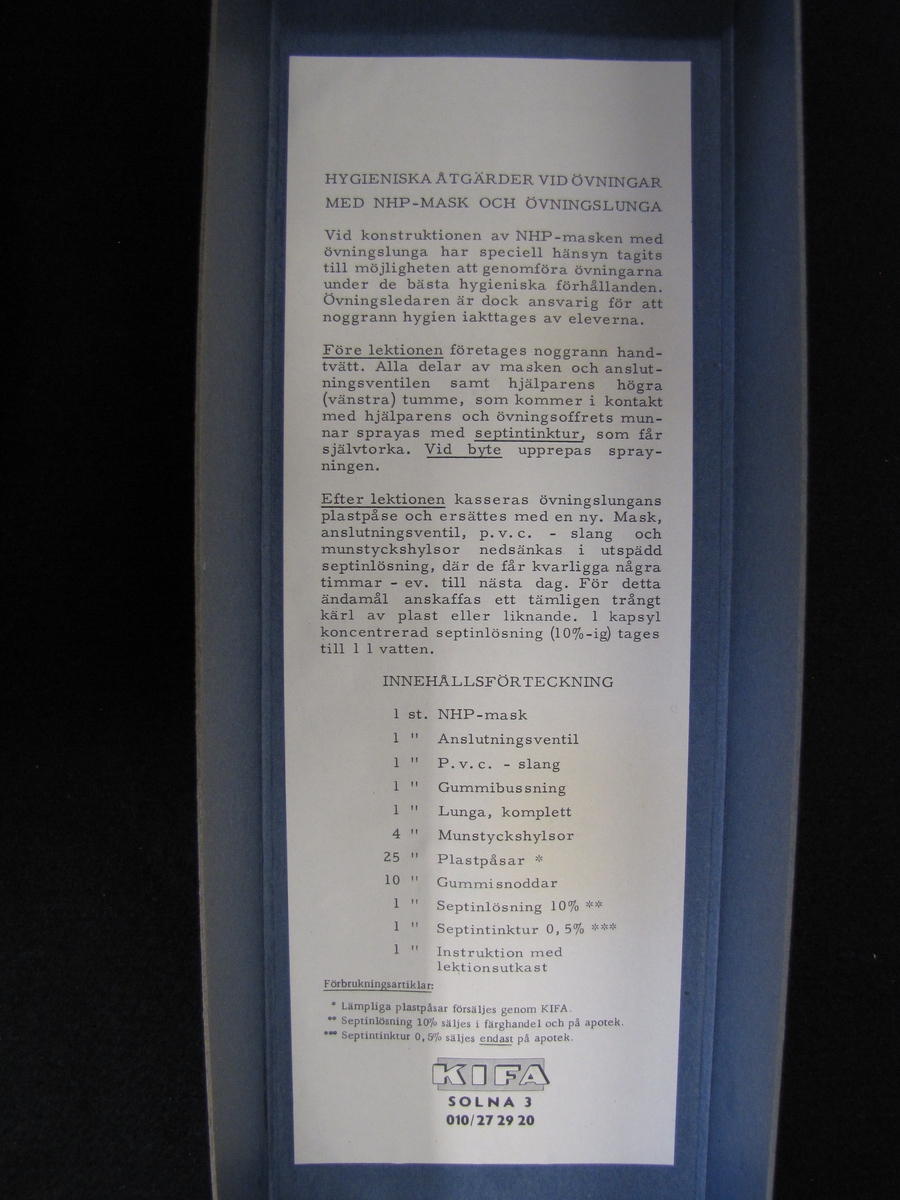Övningslunga för att lära sig göra första hjälpen.

Kitet består av en så kallad NHP-mask, en anslutningsventil, en pvc-slang, en gummibussning, en lunga, fyra munstyckshylsor, plastpåsar och gummisnoddar, en septinlösning och en septintinktur.

Föremålet ingår i en samling med föremål som använt av skolsköterskorna i Vänersborg genom åren.