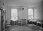 Väntrum på sjukhuset på F 3 Malmen, 1943. Interiör.