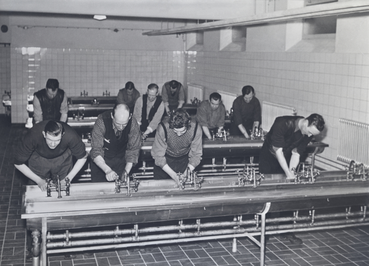 Finnboda varv, Stockholm.
Marketenderibyggnaden
Tvättrummet, den 6/11 1942.