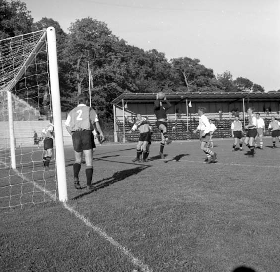 Enligt notering: "Fotboll U.I.S. - Kungshamn 10/8 -58".