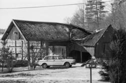 "Gunnes" i Hällesåkers by, 1987-09-13. Ladugården är riven m