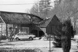 "Gunnes" i Hällesåkers by, 1987-09-13. Ladugården är riven m