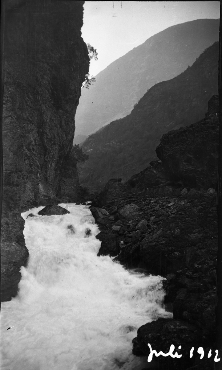 Feriebilde. Landskap, fjellandskap. Bildet er tatt i juli, 1912

Fotoarkivet etter Gunnar Knudsen.