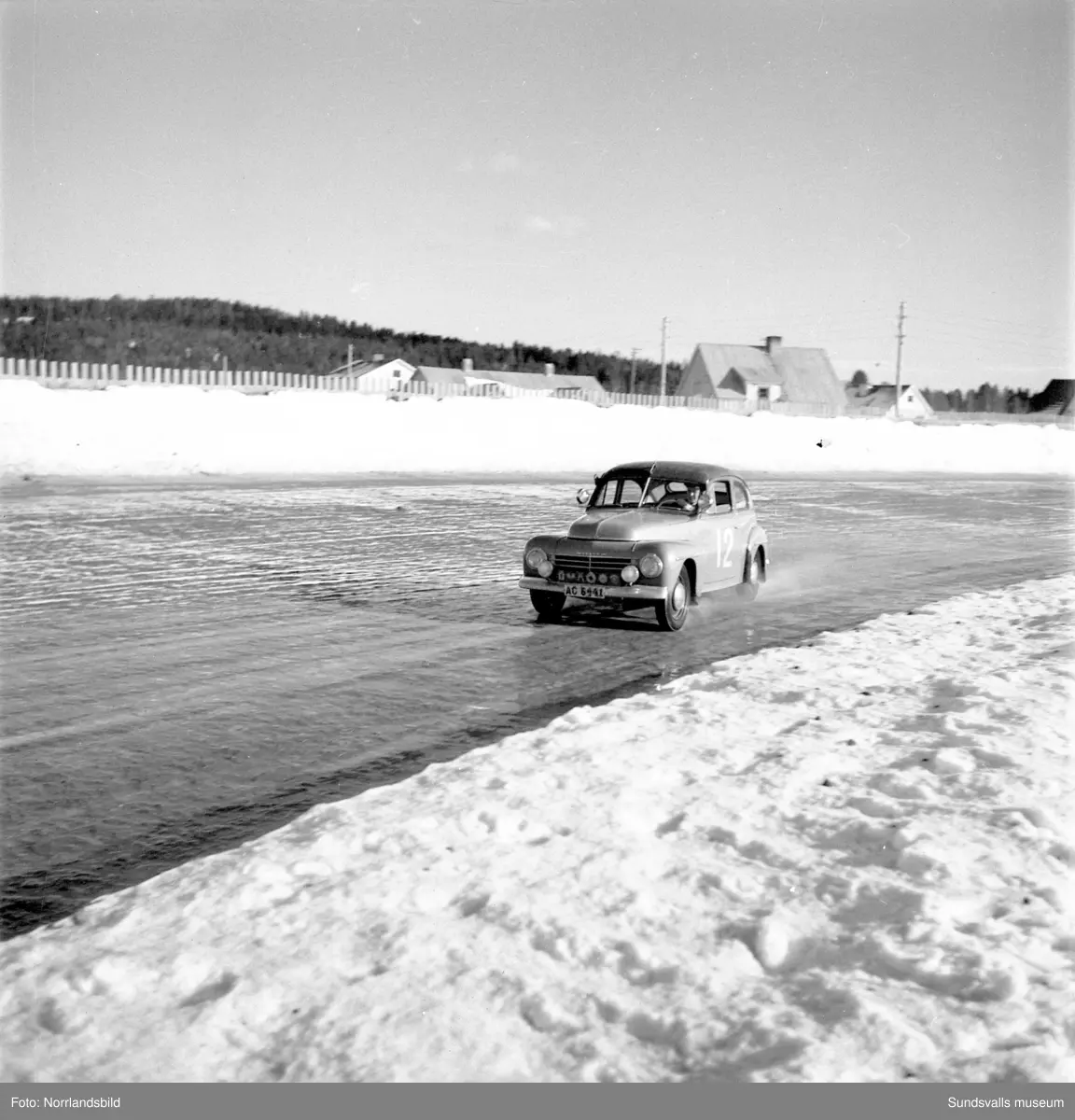Biltävlingar på Bergsåkers travbana 1950.