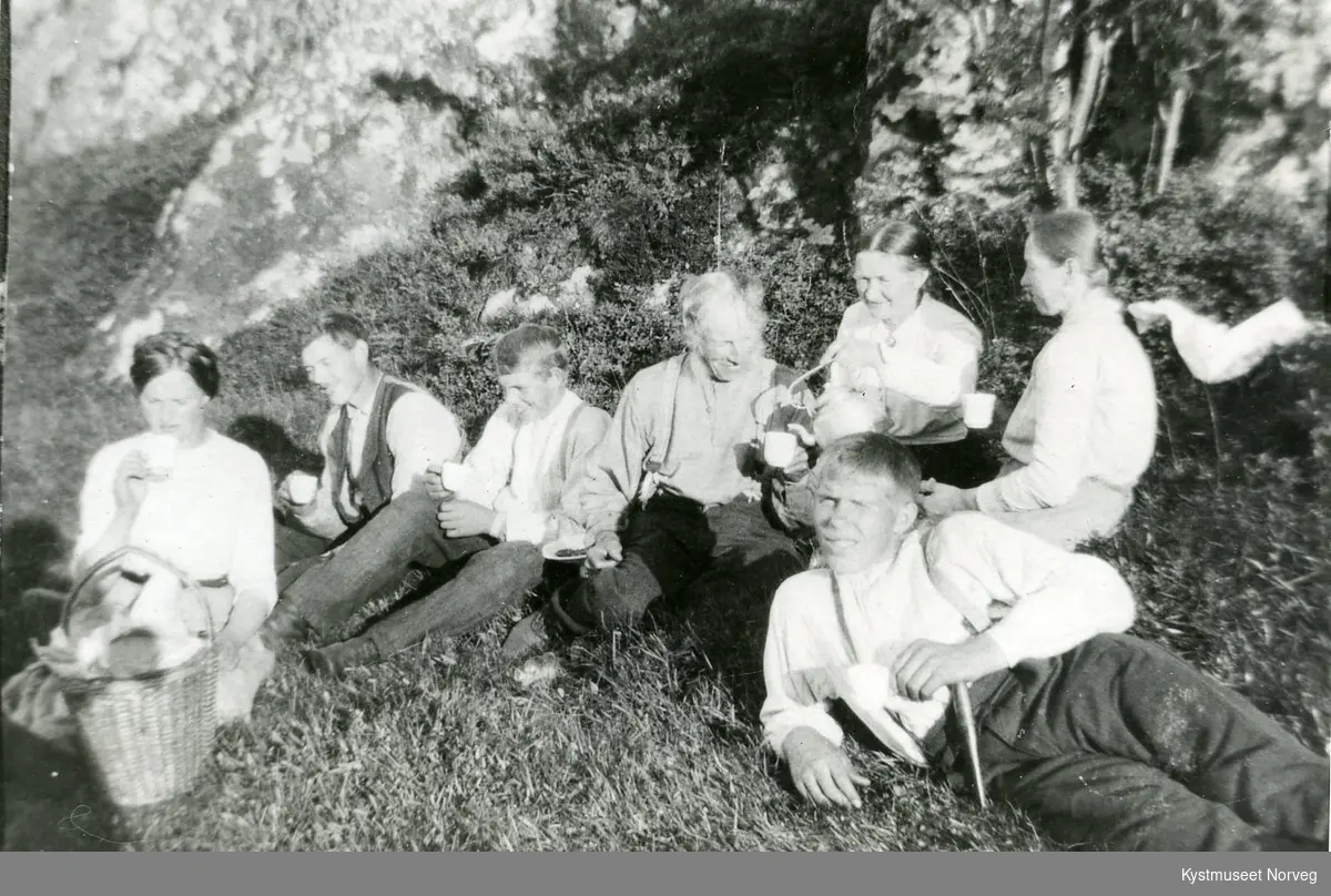 Borghild Madsen, Harald og Egil Halmøy, ukjent, Signe Solberg, Amalie Halmøy og Sigurd Halmøy