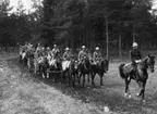 Batteri under marsch. 2.Batt. A 6, Löjtnant Carlstedt Fredriksson.