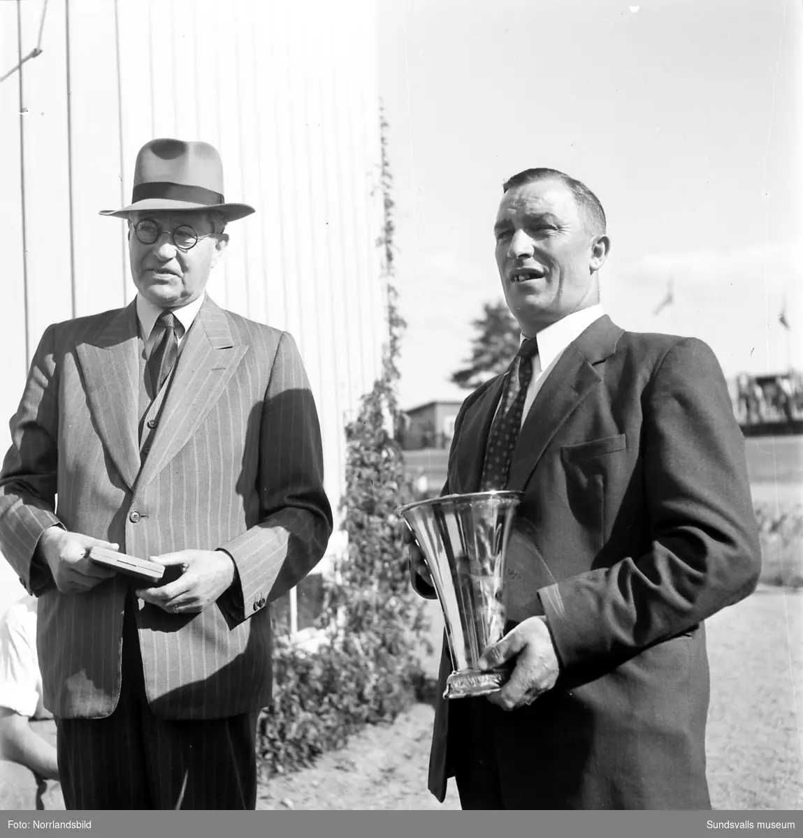 Tävlingar på Bergsåkerstravet 1949 med Nordsvenska Travmästerskapet som vanns av Harry Westergren & Brandver.