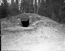 Hällkista använd som potatiskällare  Gummenäs  Torrskog