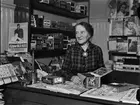 Sophie Erikssons cigarrhandel 50-årsjubilerar, Alma Eriksson i tobaksaffären, Sysslomansgatan 13