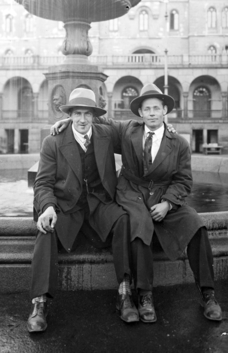 F.v. Gunnar Nyhus 1891-1973 og Ole Dahl 1908-1992. Tømmerfløtere.