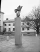 Vänersborg. Länsresidenset. Sankt Martin. Skulptur av Carl Milles