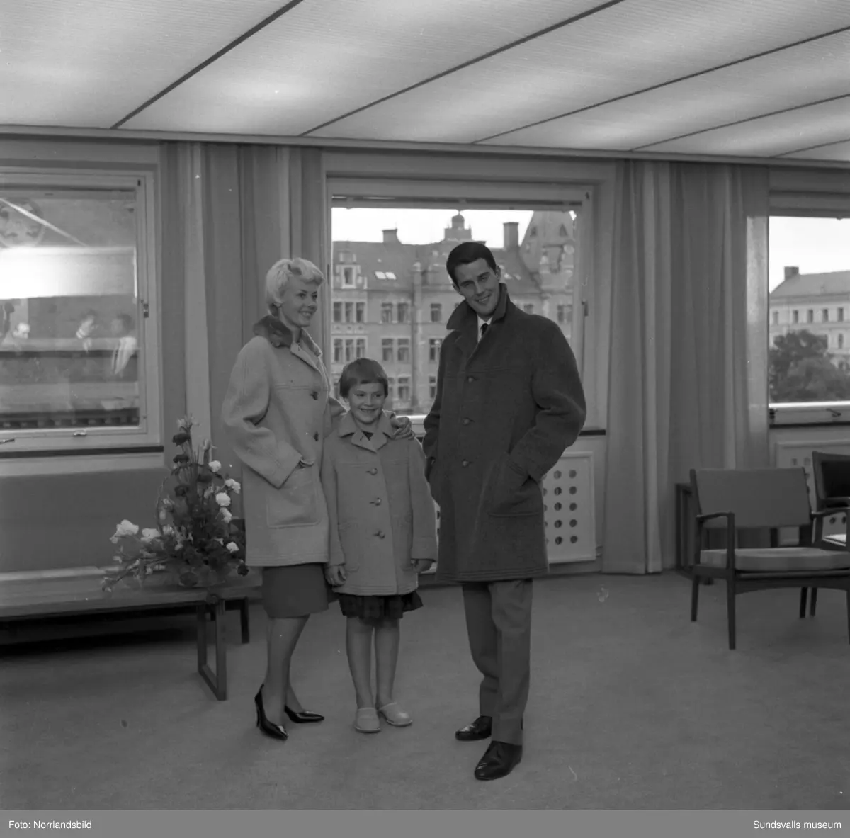 Konfektionsföretaget Junex i de nya lokalerna i Thulehuset vid Kyrkogatan. Reception, kontor och visning av vinter- och vårkläder.