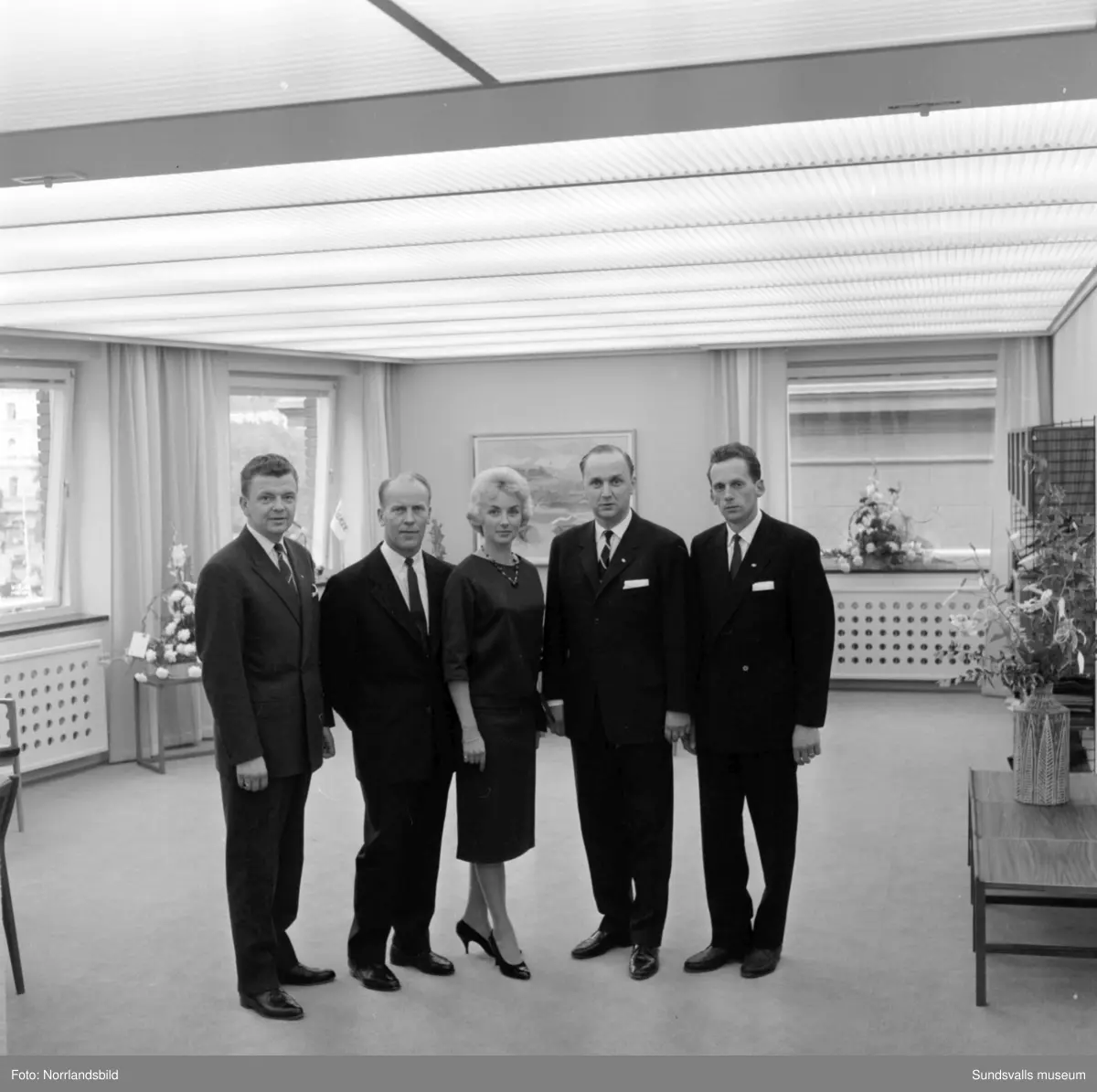 Konfektionsföretaget Junex i de nya lokalerna i Thulehuset vid Kyrkogatan. Reception, kontor och visning av vinter- och vårkläder.