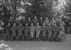 Biträdande ingenjörer på F 3 Östgöta flygflottilj, 1944. Grupporträtt utomhus.