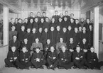 Diverse personal under utbildning på F 3 Östgöta flygflottilj, 1944. Grupporträtt inomhus.