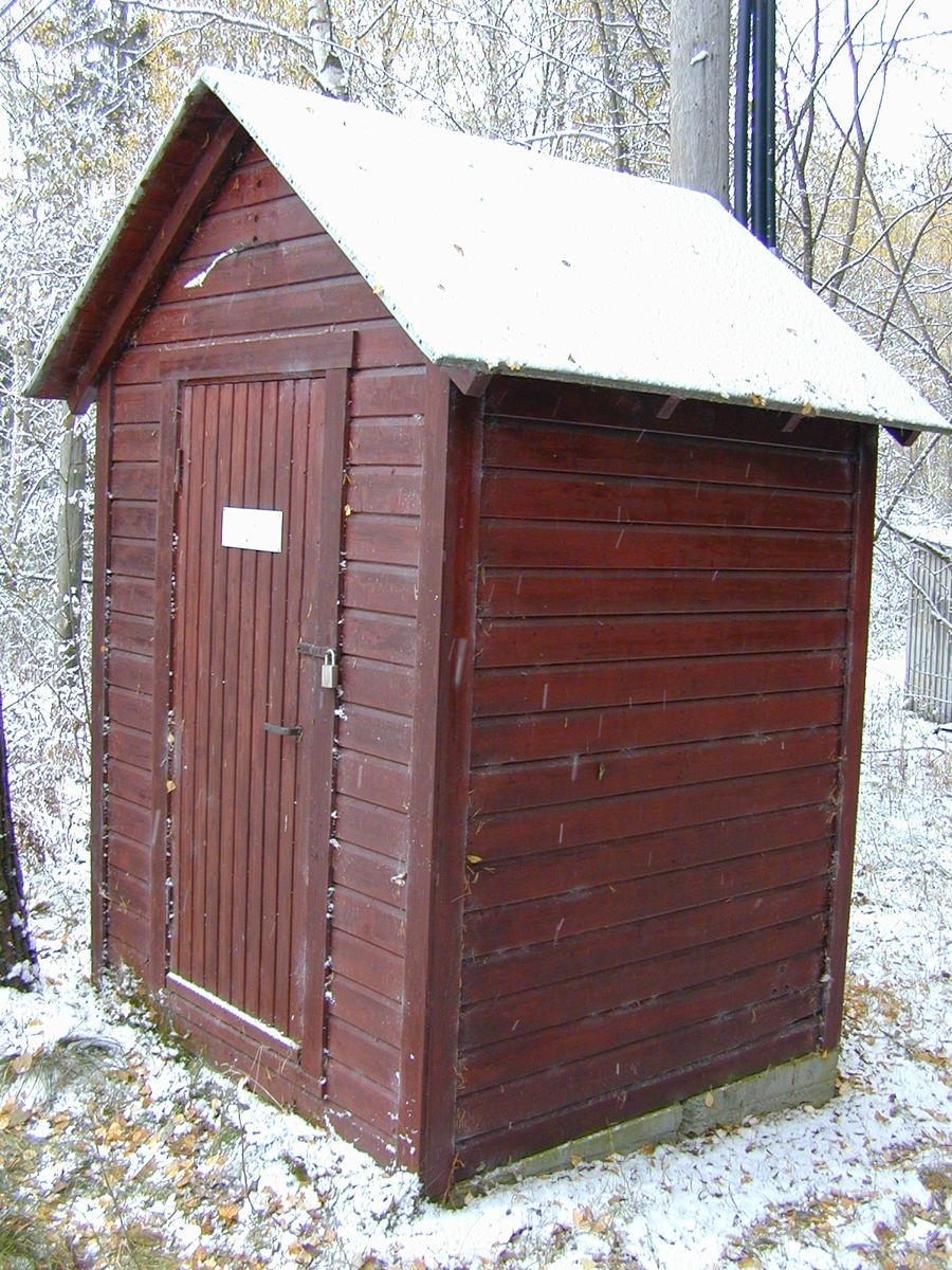 Miland kabelhus er et godt eksempel på en type standardhus, nærmest et "ferdighus" levert i elementer og satt sammen på stedet.