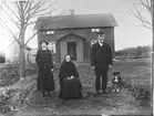 Otto Dalin med åldrig moder samt brorsdotter. 1919  Tisselskog