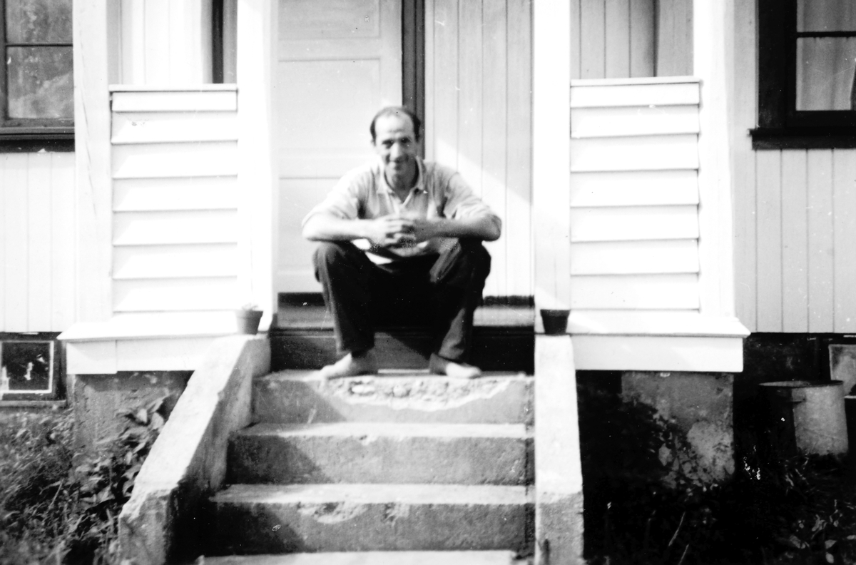 Johan Lunde (1916-1982) bureiser på Ilstad (87/9) fra 1954. Han arbeidet som sveiser på Vestre Hanum i mange år.