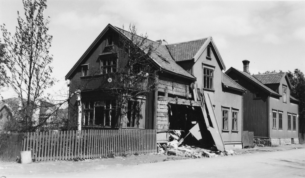 Skadet bygning i Bodø, etter bombingen i 1940.