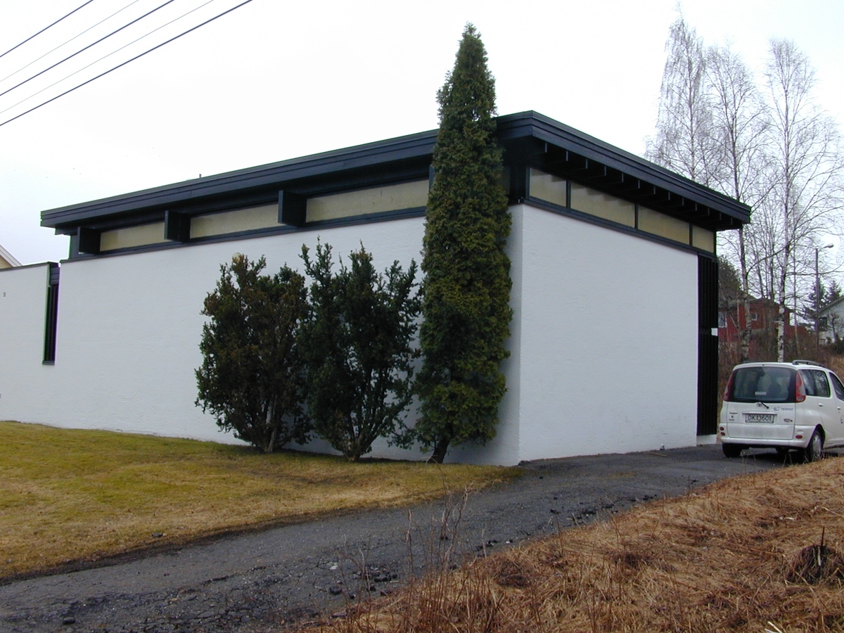 Bygningen for Kråkstad automatsentral i Ski, representerer en arkitektur spesielt beregnet for telefonsentral av typen 8B. Kråkstad automatsentral hadde 600 linjer, og er den eneste som er bevart på sitt opprinnelige sted. Abonnentene betjenes av en digital sentral i samme bygning (1997).