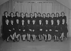 Elever vid lottakursen på F 3 Östgöta flygflottilj, 1953. Grupporträtt inomhus.