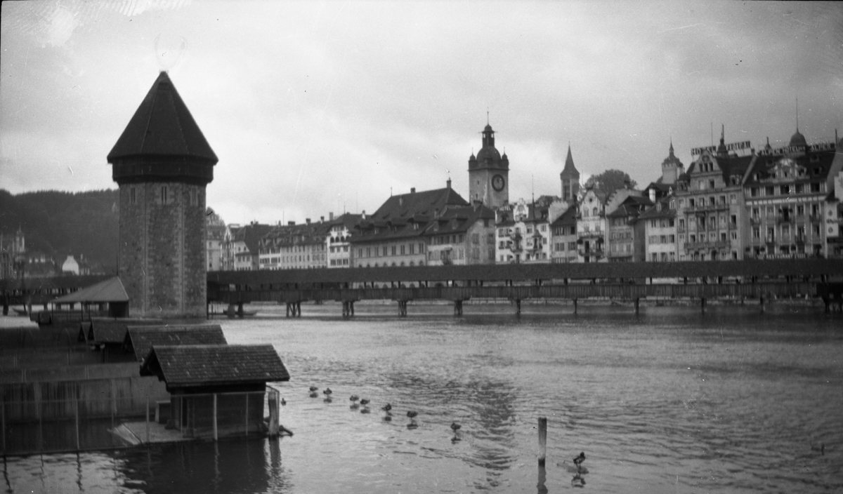 Fotoarkivet etter Gunnar Knudsen. Feriebilde. Luzern, Sveits.