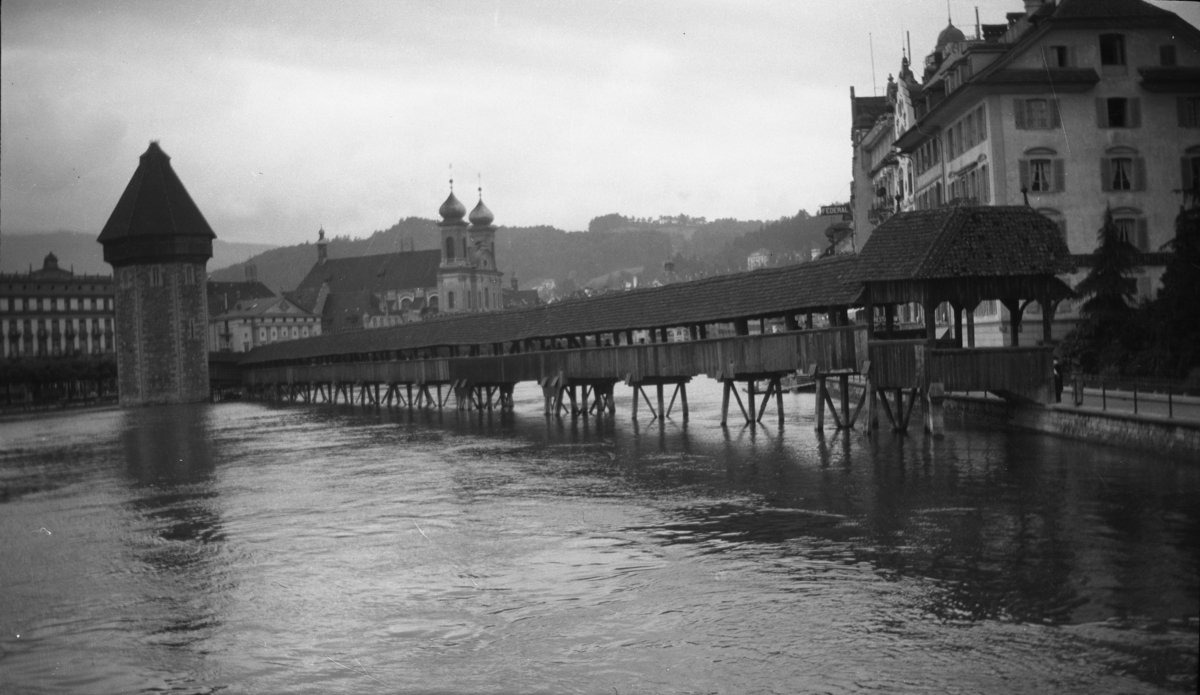 Fotoarkivet etter Gunnar Knudsen. Feriebilde. Luzern, Sveits.