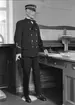 Uniform för postexpeditör. 1910-talet.  Utställd, i rum 17, å
nedre botten i Postmuseum. Foto 27/8 1956.