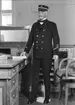 Uniform för postexpeditör. 1910-talet.  Utställd, i rum 17, å
nedre botten i Postmuseum. Foto 27/8 1956.